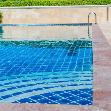 Holiday Inn Express Kenedy By Ihg Ngoại thất bức ảnh