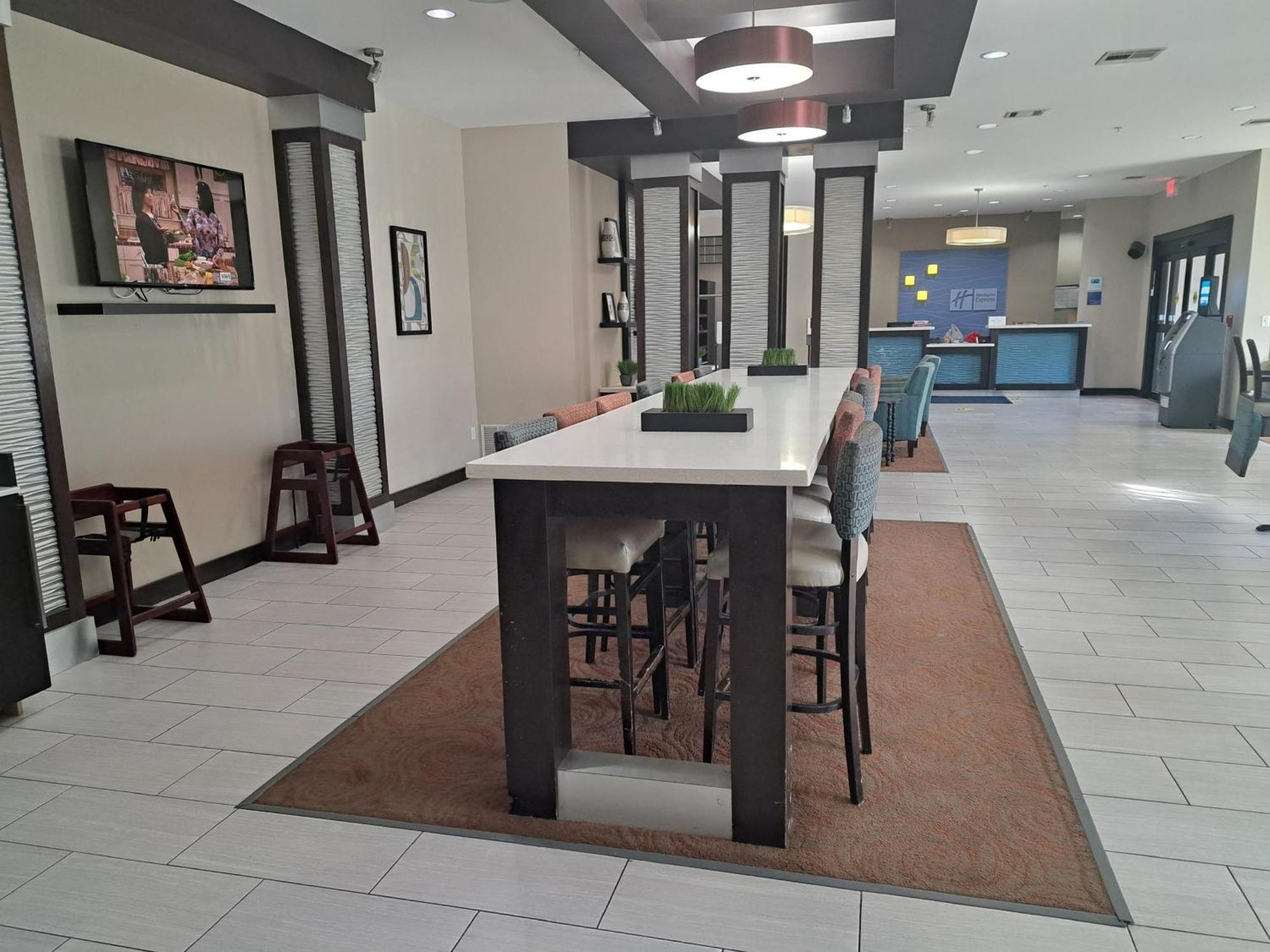 Holiday Inn Express Kenedy By Ihg Ngoại thất bức ảnh