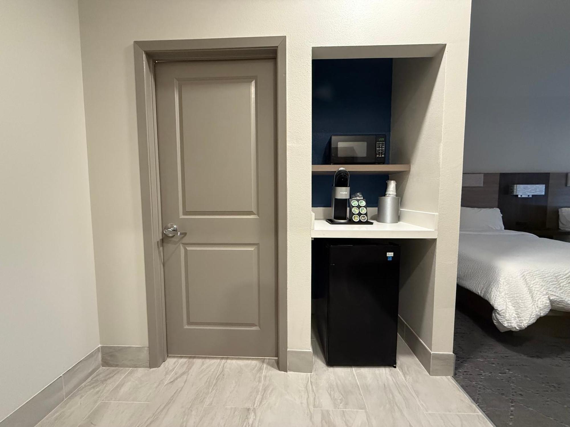 Holiday Inn Express Kenedy By Ihg Ngoại thất bức ảnh