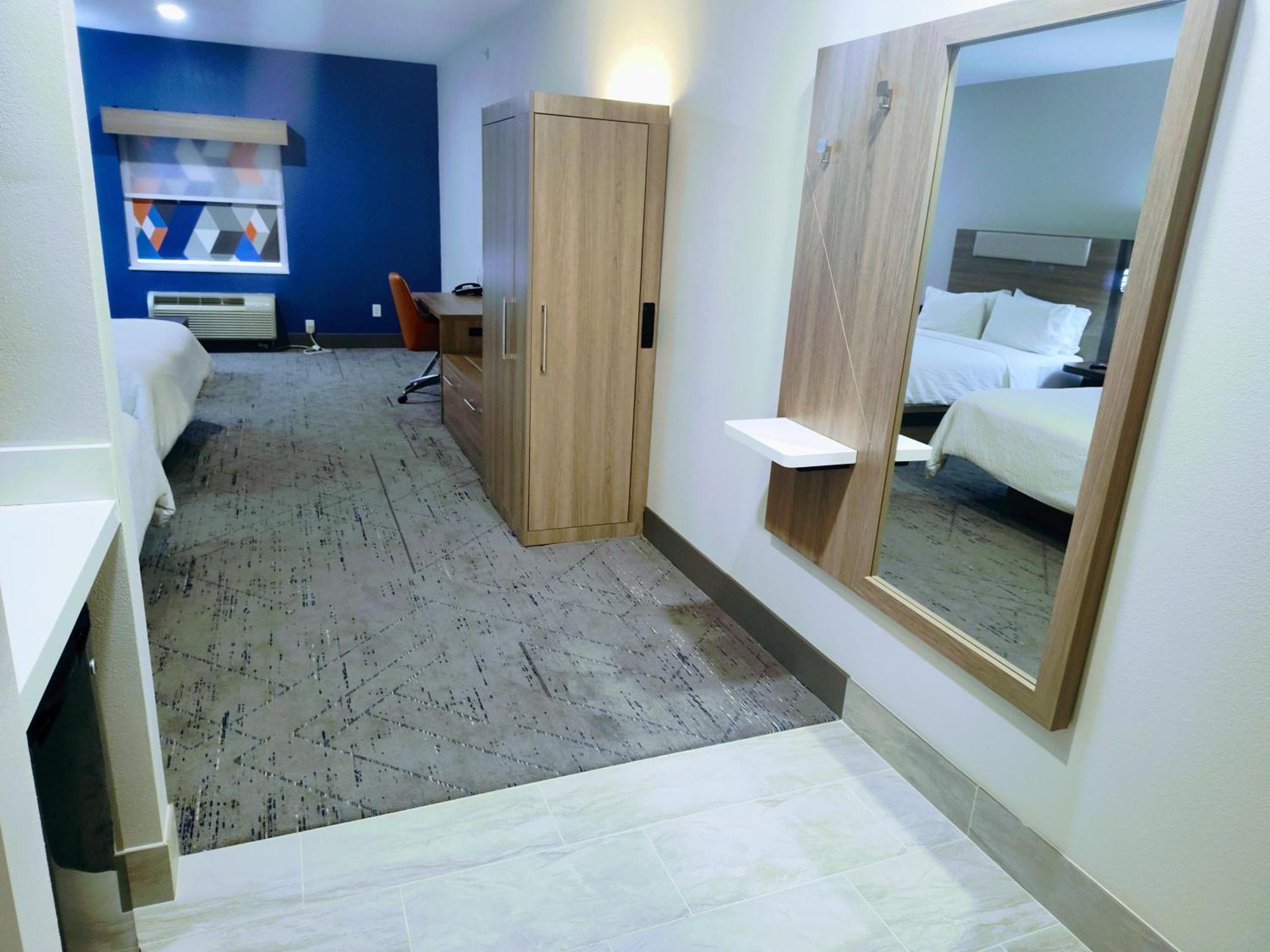 Holiday Inn Express Kenedy By Ihg Ngoại thất bức ảnh