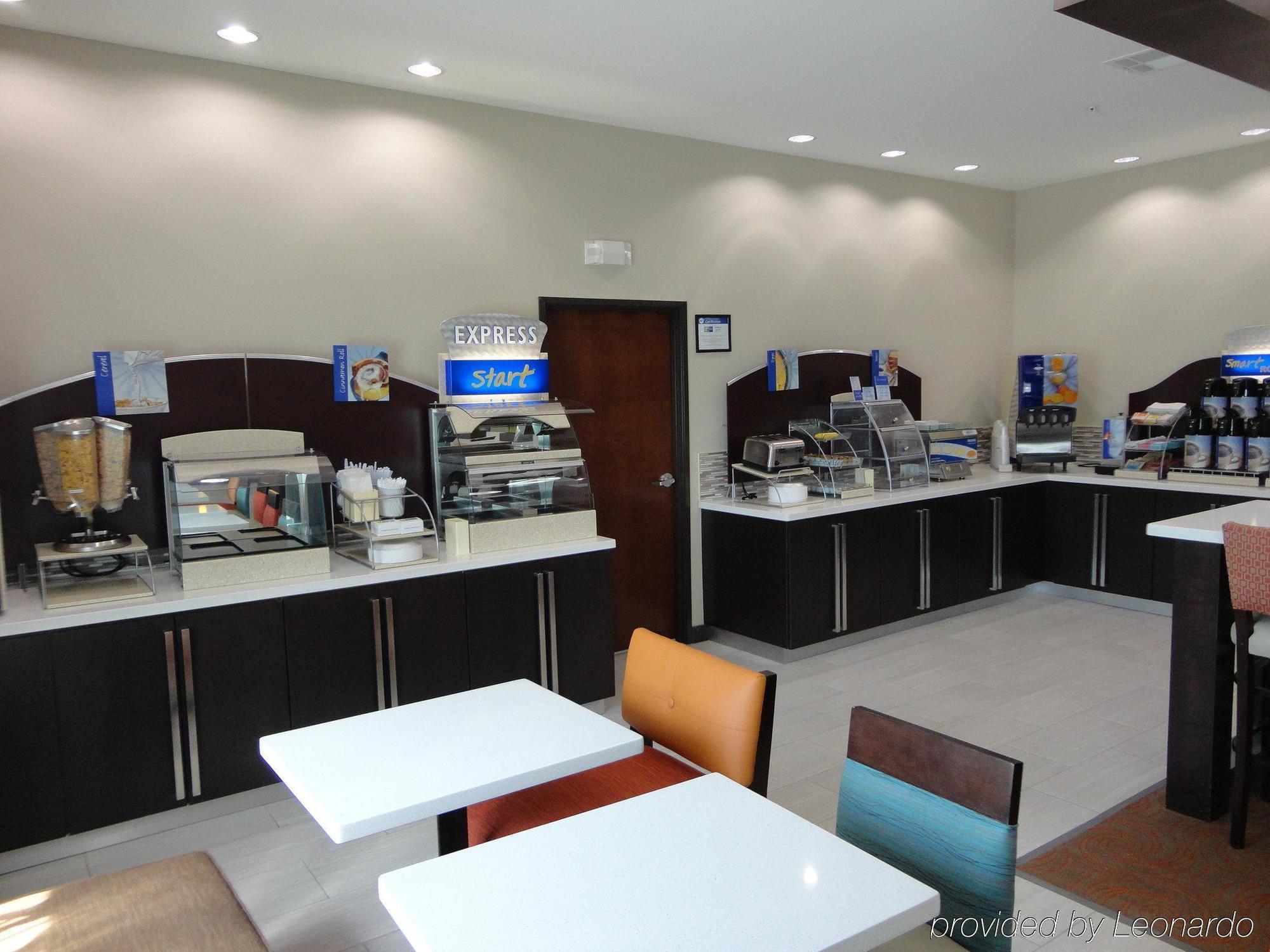 Holiday Inn Express Kenedy By Ihg Ngoại thất bức ảnh